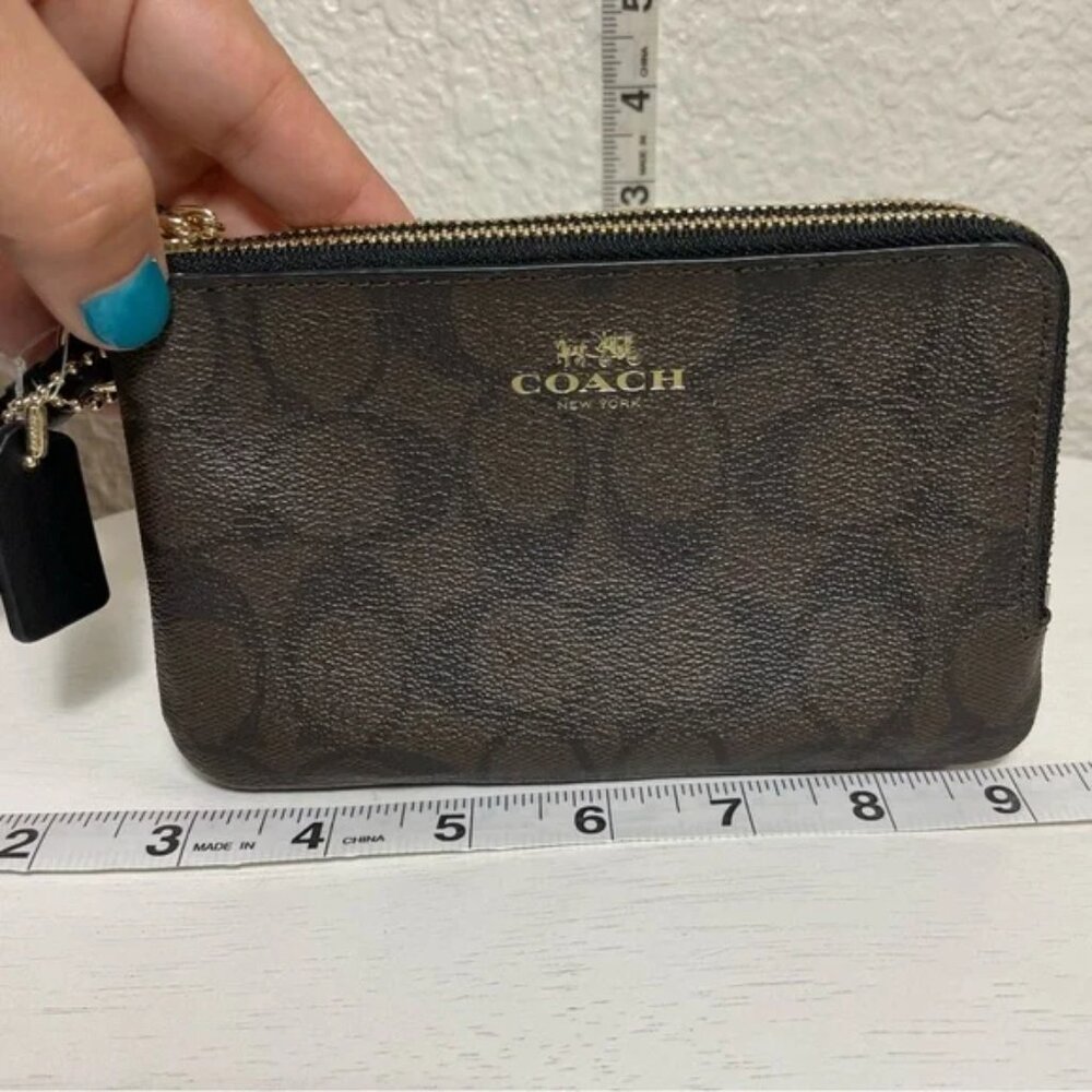 COACH F66506 CORNER ZIP WRISTLET IN SIGNATURE Brown Black
